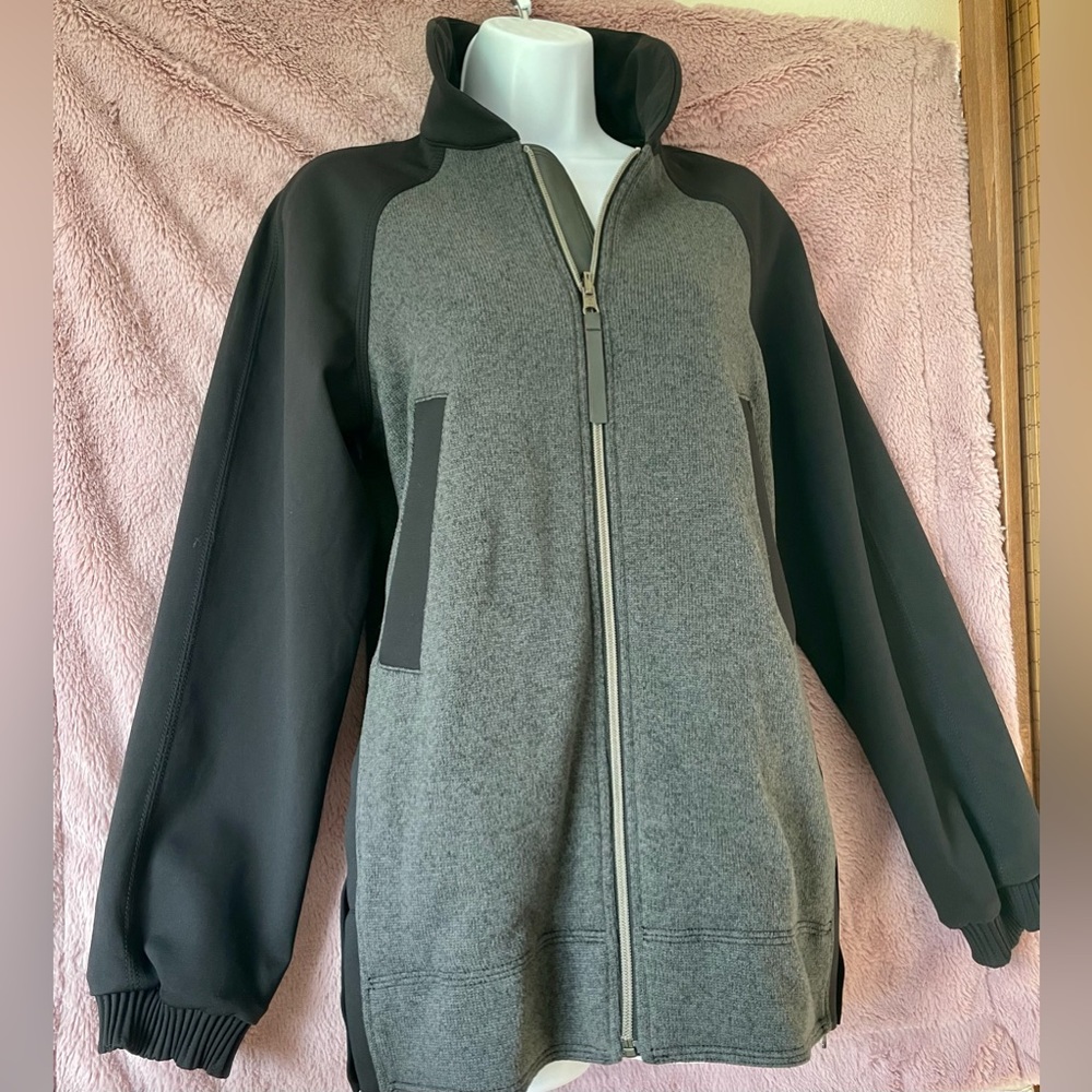 Lululemon Reversible Jacket, side zippers, comfy & Cute!
